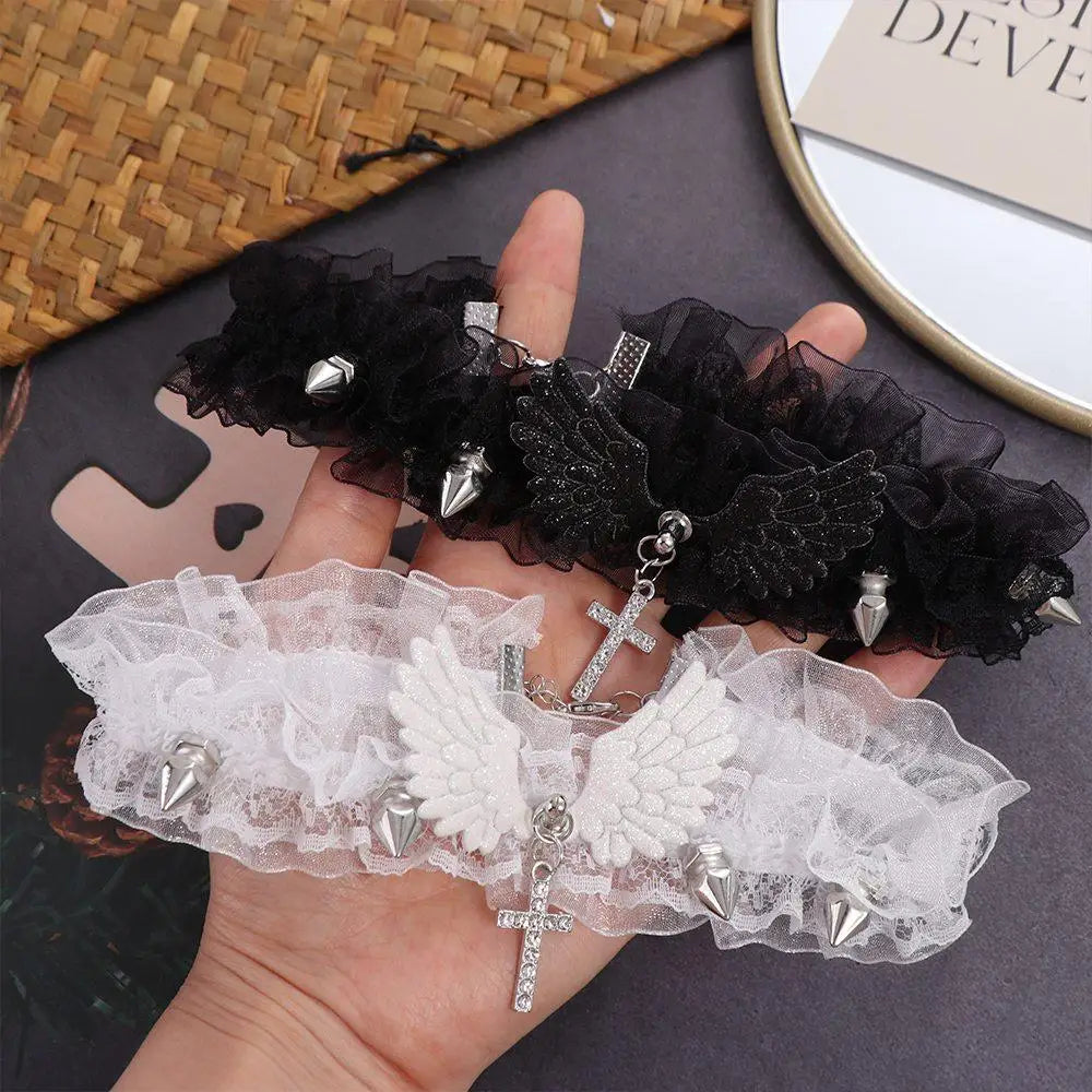 Kantencollier met engelenvleugelhanger