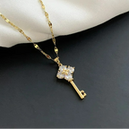 Ketting met sleutelhangertje met strass