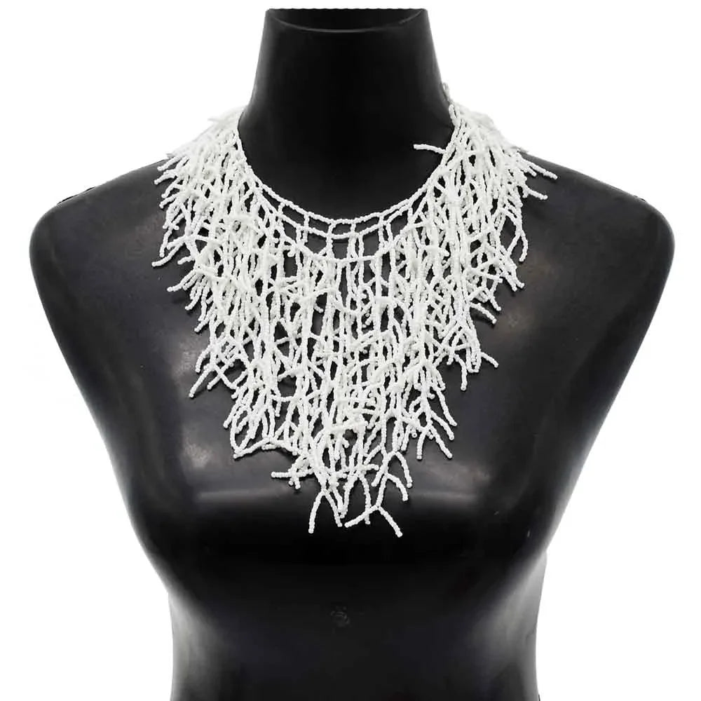 Ketting en borstplaat-hanger koraal wit