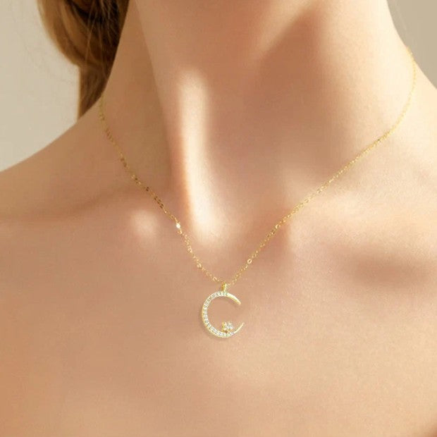 Collier étincelant avec pendentif d'étoile et de lune