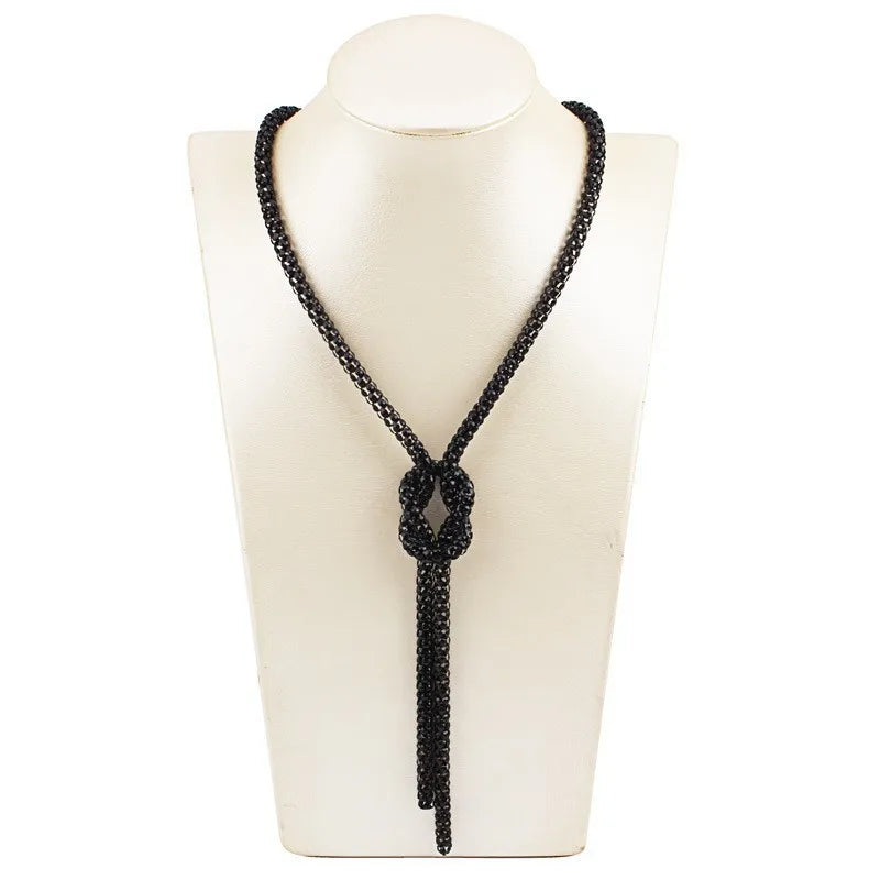Lange ketting met knoop-hanger in zwart