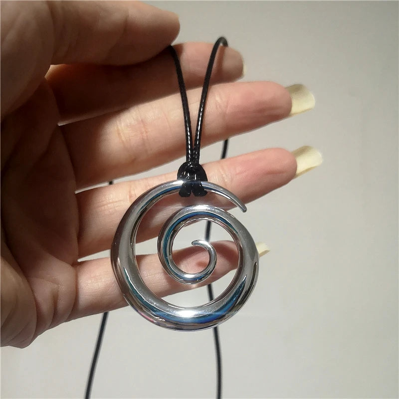 Lange ketting met zilverkleurige spiraalhanger