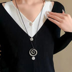 Lange ketting met zilverkleurige spiraalhanger