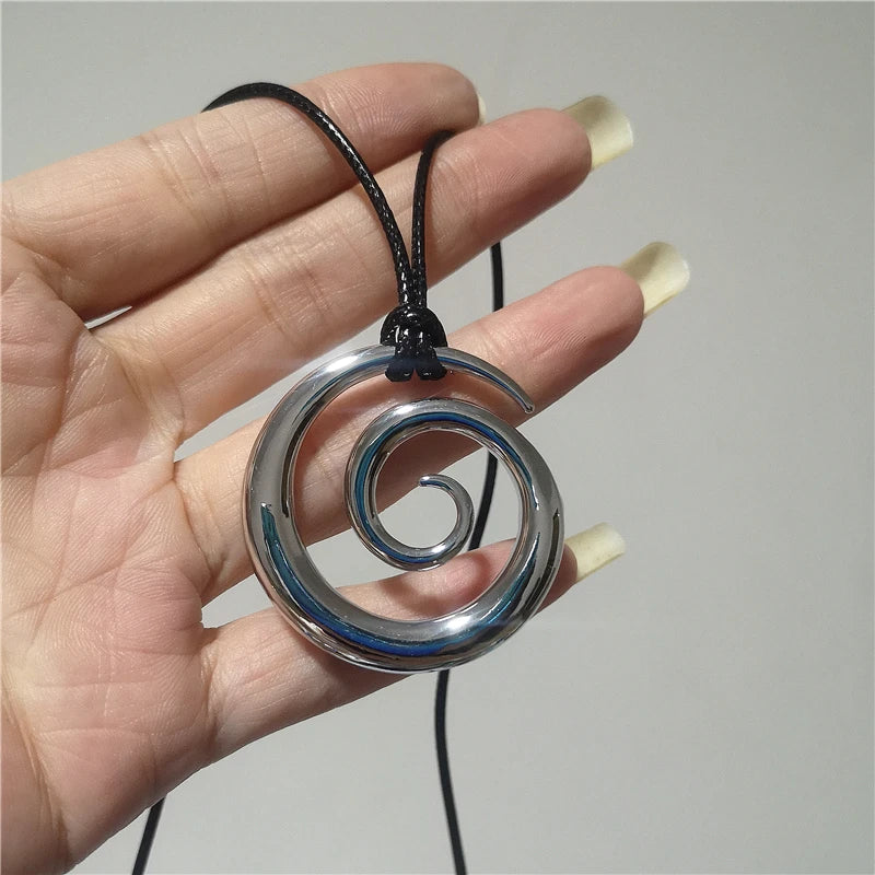 Lange ketting met zilverkleurige spiraalhanger