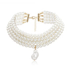 Meerrangige ketting met gouden druppelvormige parelhanger