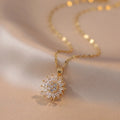 Collier Pendentif avec Fleur en Zircon a
