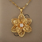 Collier Pendentif avec Jolie Fleur Tournante Anti-Stress