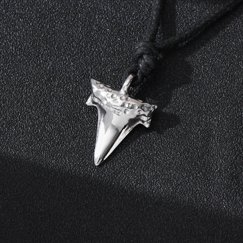 Collier Pendentif Dent de Requin pour Homme argent