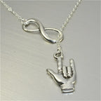 Collier Pendentif Infini et Main