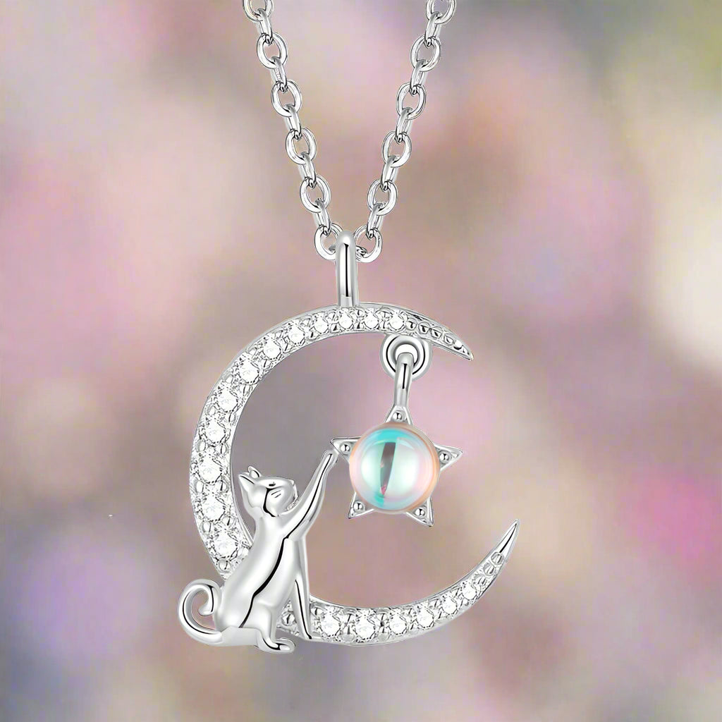Collier Pendentif Lune en Zircon et Chat