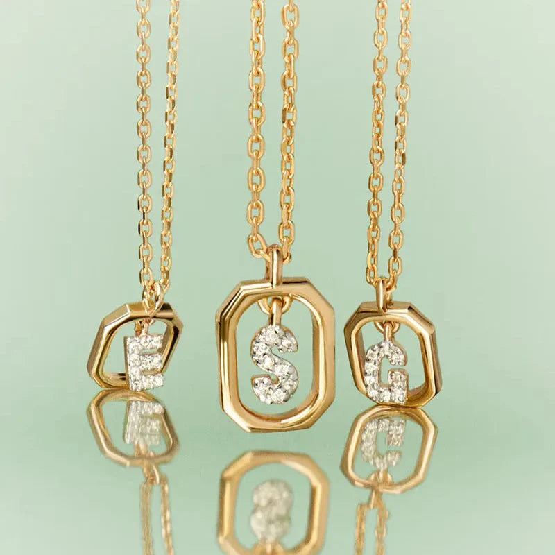 Damesketting met zeshoekige initialenhanger