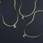 Dames chokerketting met initiaalhanger