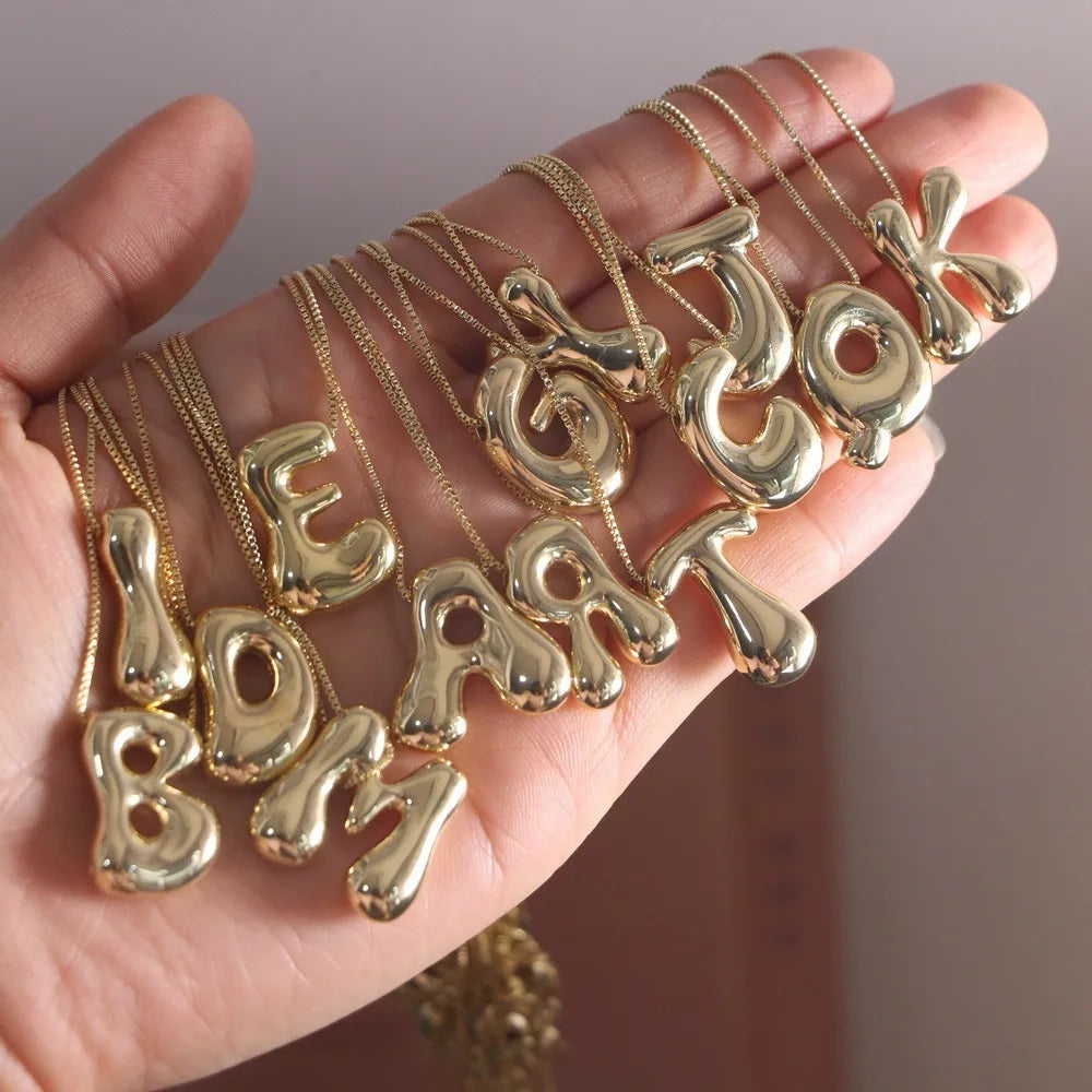 Damesketting met initiaalhanger d