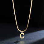 Dames chokerketting met initiaalhanger c