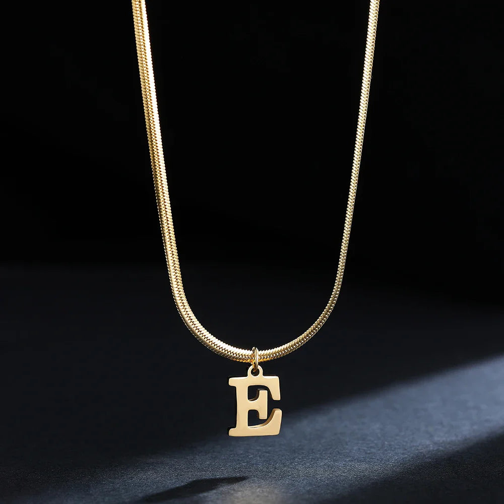 Dames chokerketting met initiaalhanger e