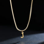 Dames chokerketting met initiaalhanger j