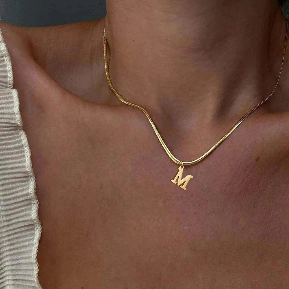Dames chokerketting met initiaalhanger m