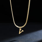 Dames chokerketting met initiaalhanger v