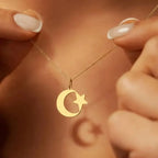 Damesketting met symbolische islamitische hanger halve maan en Arabische ster goud