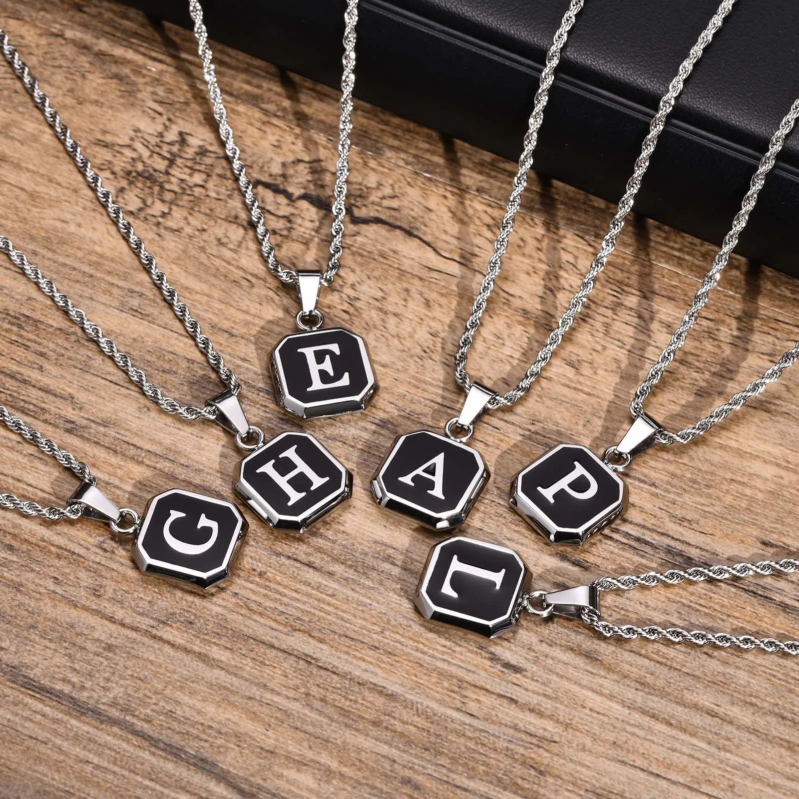 Herenketting met hexagonale initiaalhanger