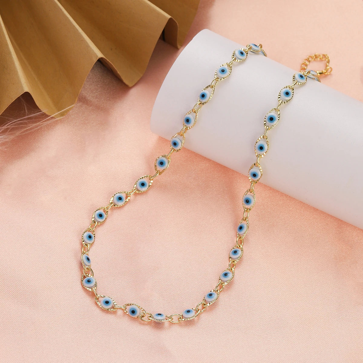 Birden fazla açık mavi nazar boncuğu uçlu choker kolye