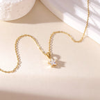 Gouden choker met sterhanger bezet met zirkonia