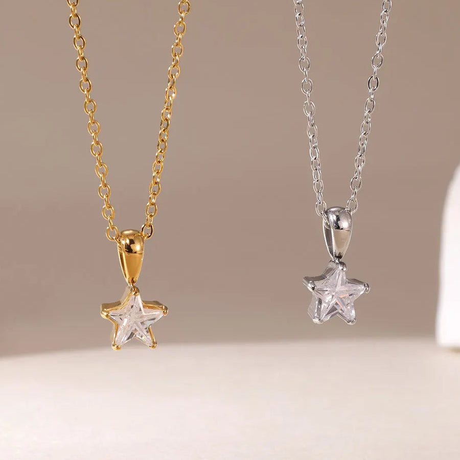 Zilveren choker met sterhanger bezet met zirkonia