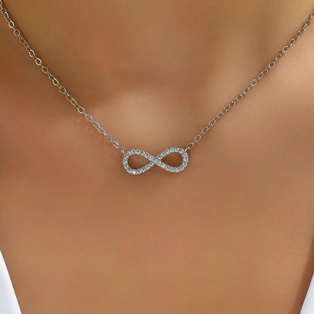 Choker met fonkelende oneindigheidshanger in zilver