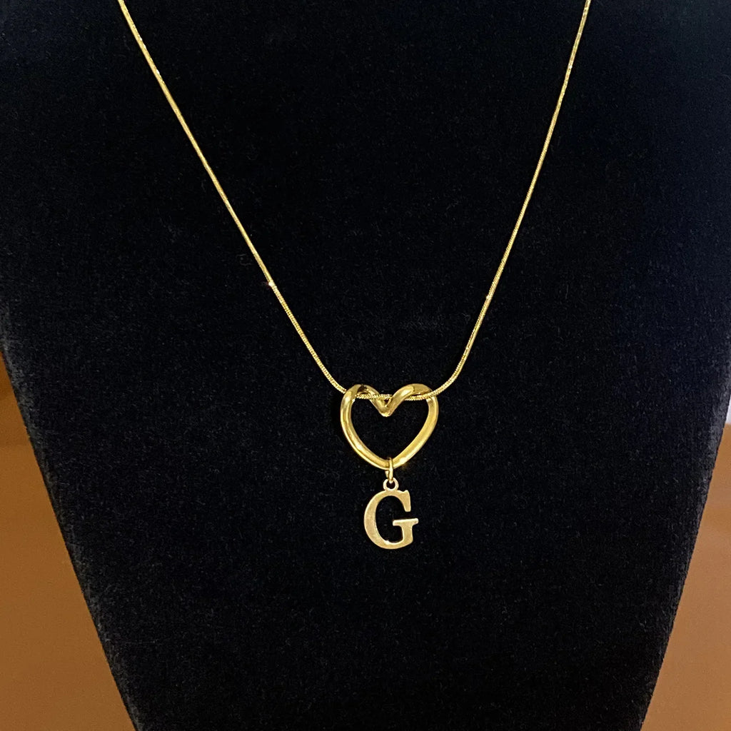 Chokerketting met initiaalhanger en hart - letter 