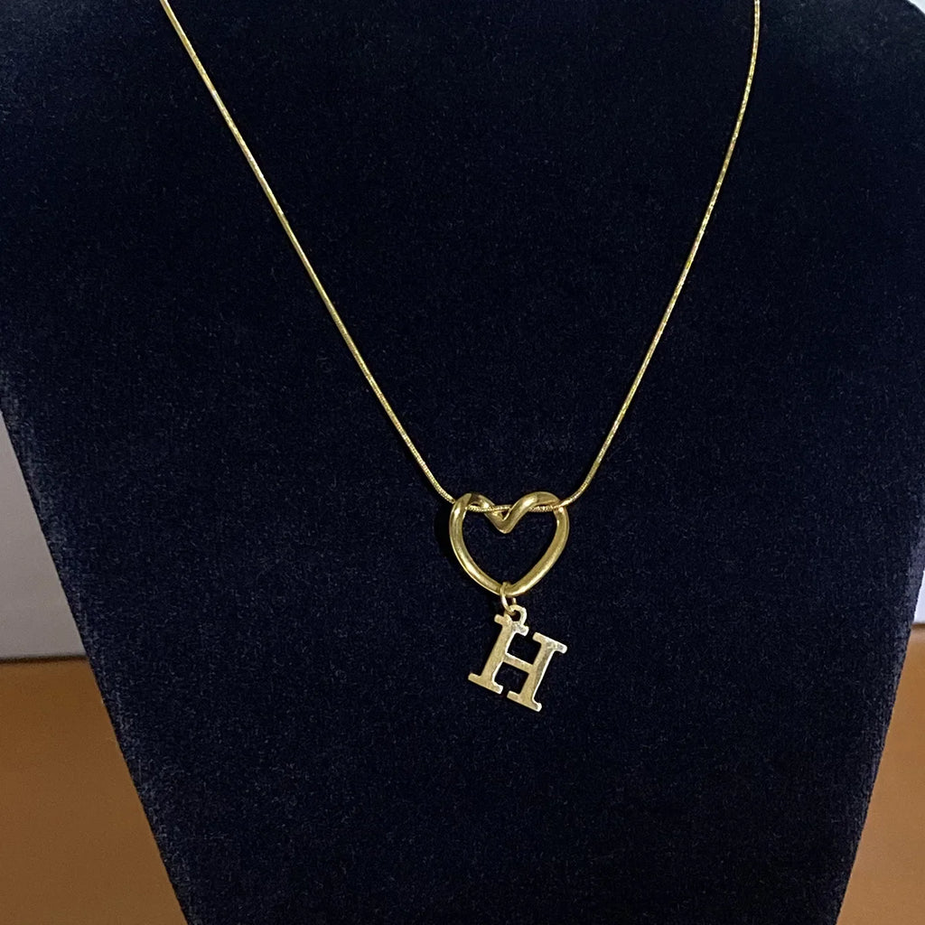 Chokerketting met initiaalhanger en hart - letter 