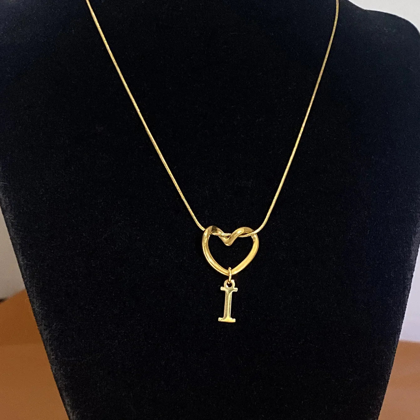 Chokerketting met initiaalhanger en hart - letter 