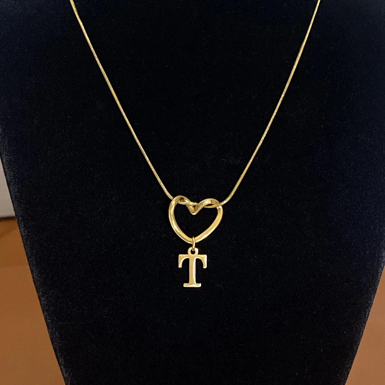 Chokerketting met initiaalhanger en hart - letter 