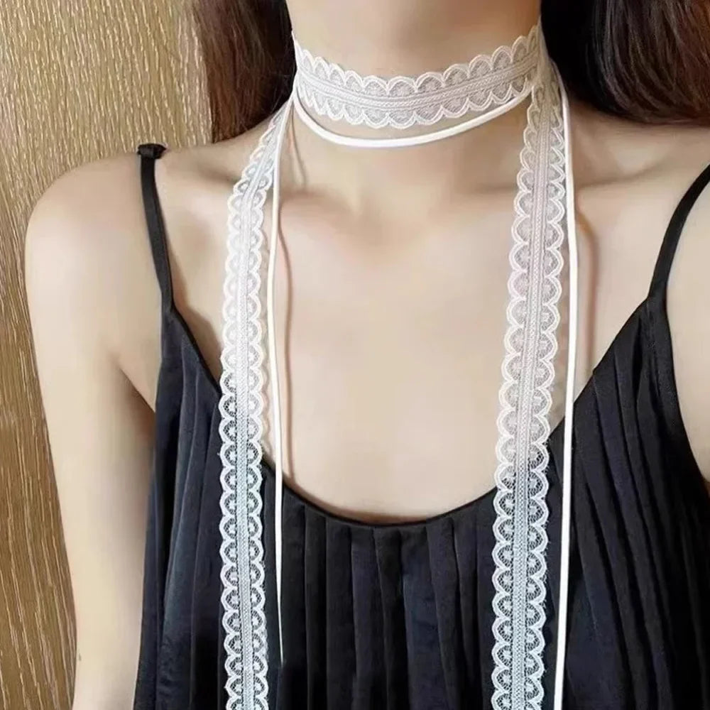 Choker-ketting met witte strik hanger
