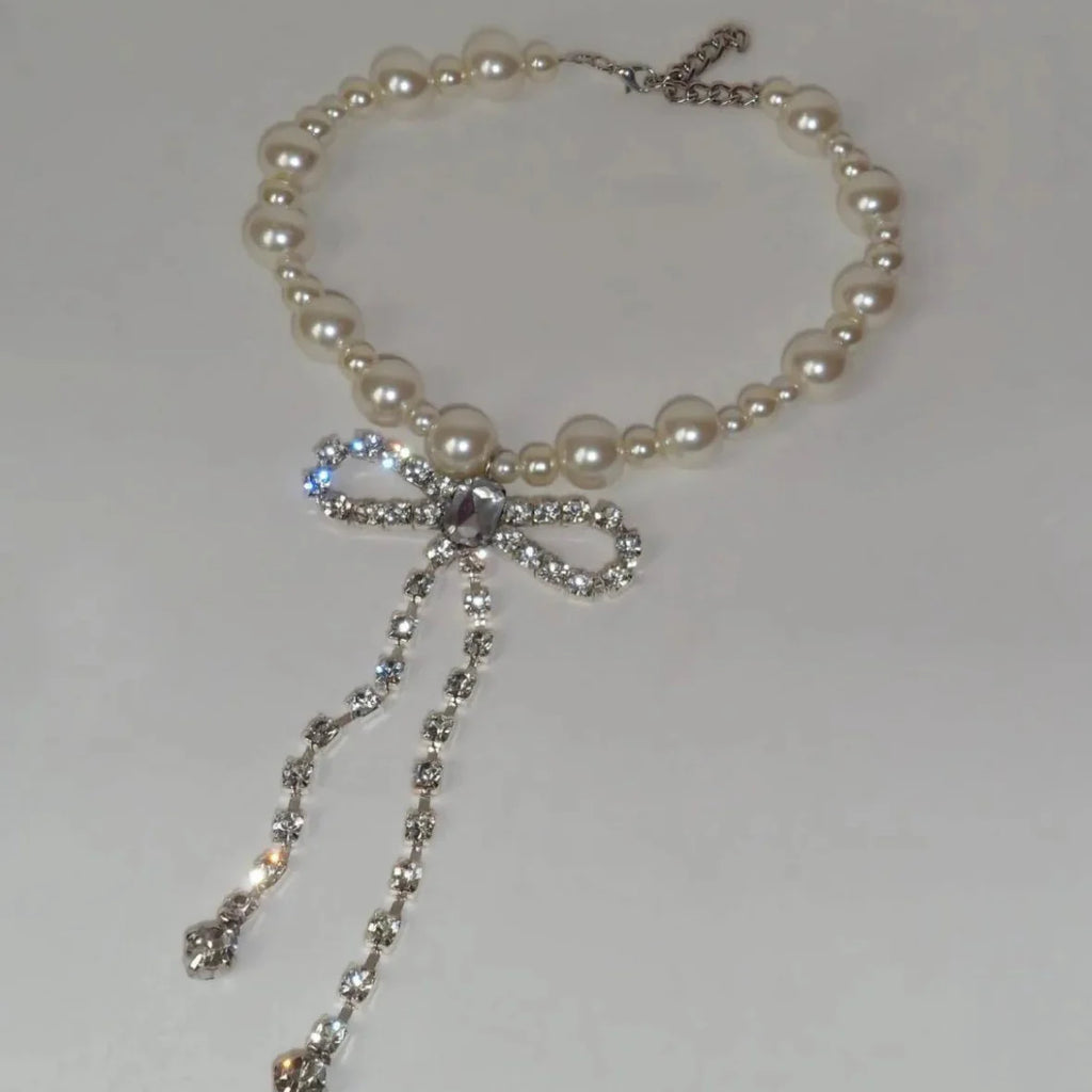Choker ketting met vlinderstrikje-hanger van strass
