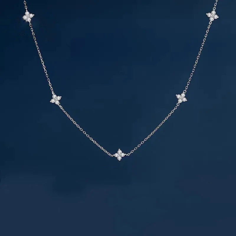 Choker met fonkelende klaverbloem-hangers zilver