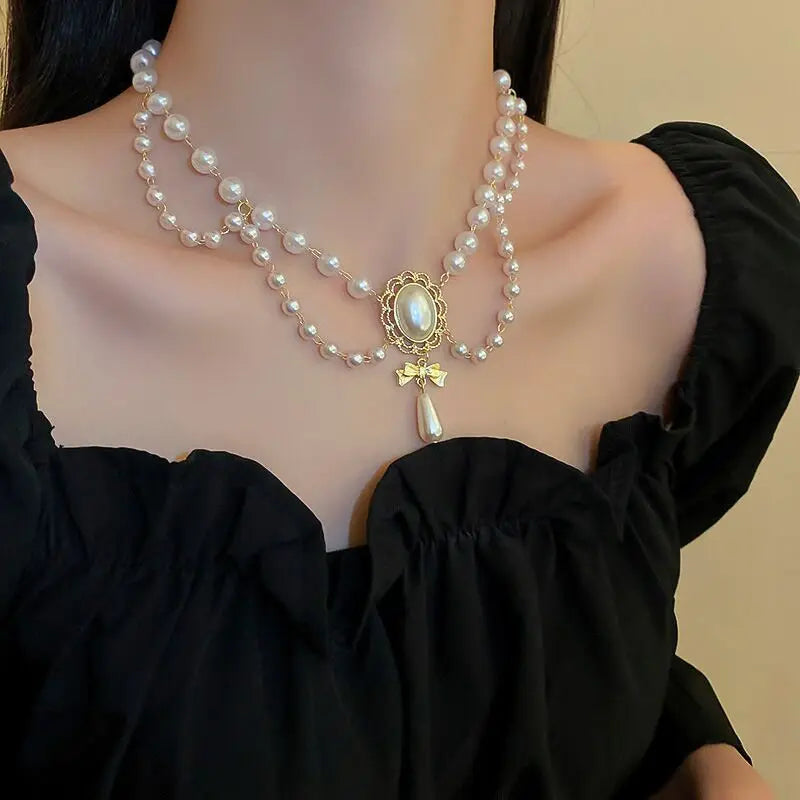 Collier Ras de Cou avec Pendentifs Perles Style Baroque