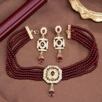 Korte parelketting met hanger en rode Arabische hangende oorbellen