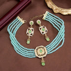 Korte parelketting met hanger en turquoise Arabische hangende oorbellen