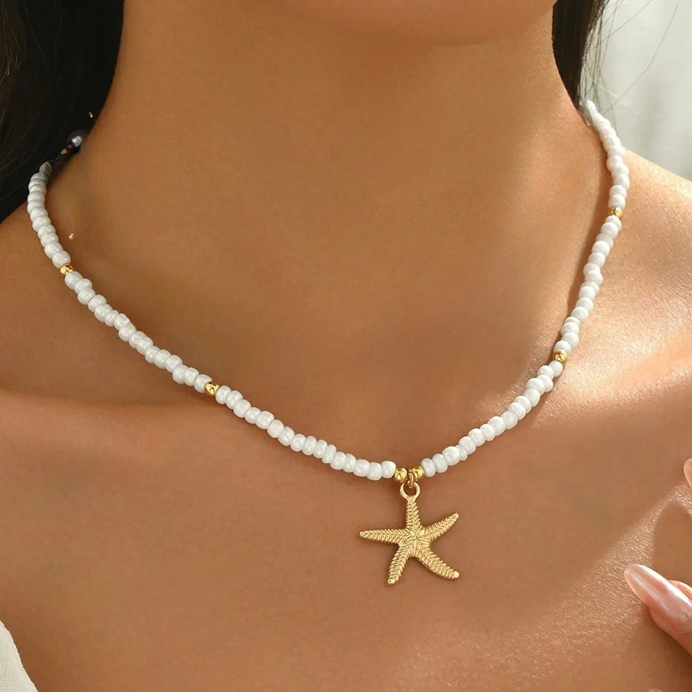 Korte ketting met schelp en zeester, wit, fijne kralen