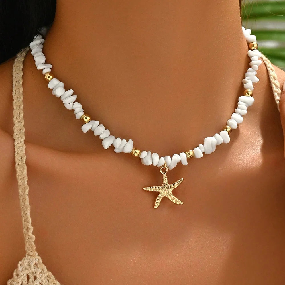 Korte ketting met schelp en zeester, wit, grote kralen