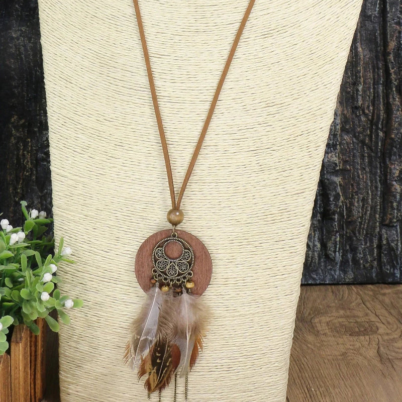 Collier Style Bohême avec Pendentif Plume