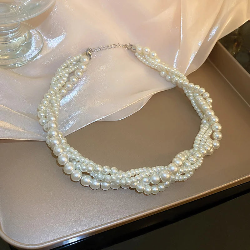 Gedraaide ketting met parelhanger