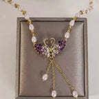 Collier violet à deux cygnes en forme de cœur