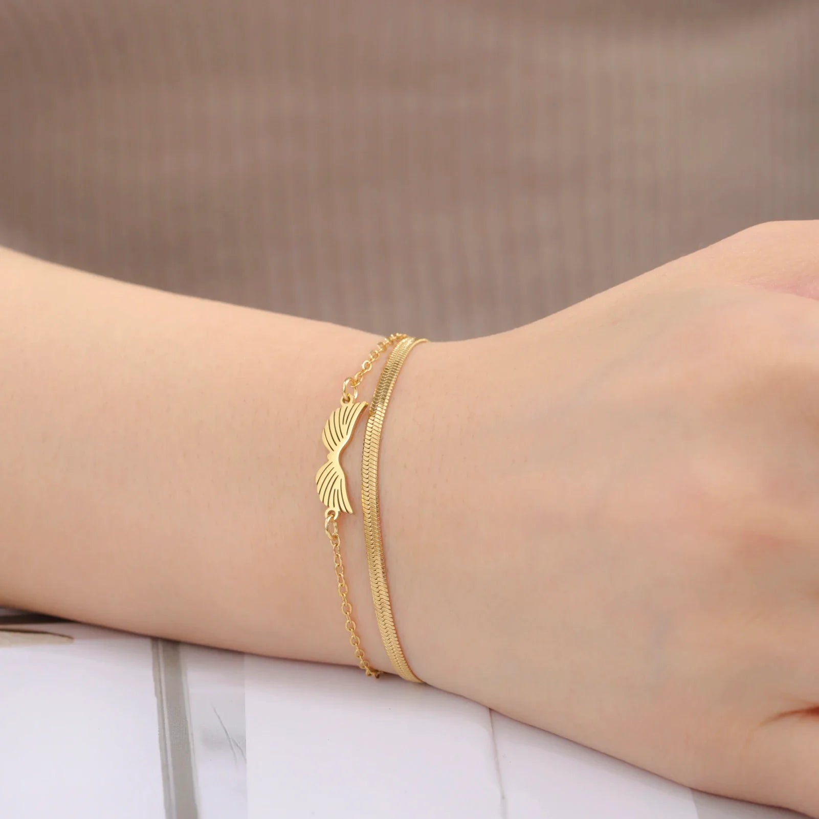 Dubbele engelenvleugels armband goud