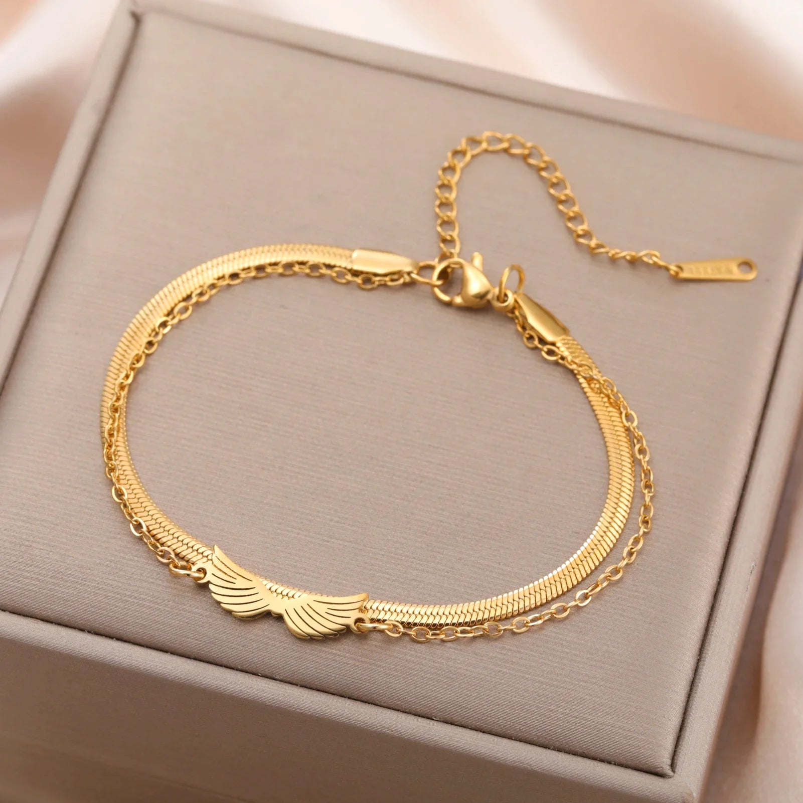 Dubbele engelenvleugels armband goud