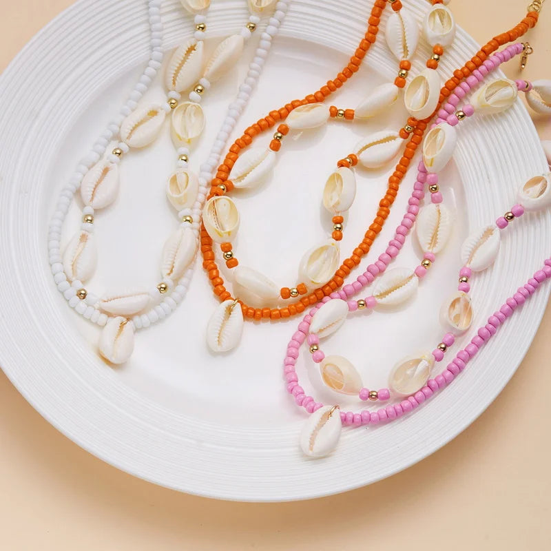 Dubbele ketting met kaurischelp rood