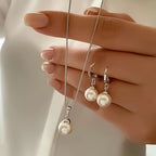 Set hangerketting en hangende pareloorbellen in eigentijdse stijl zilver