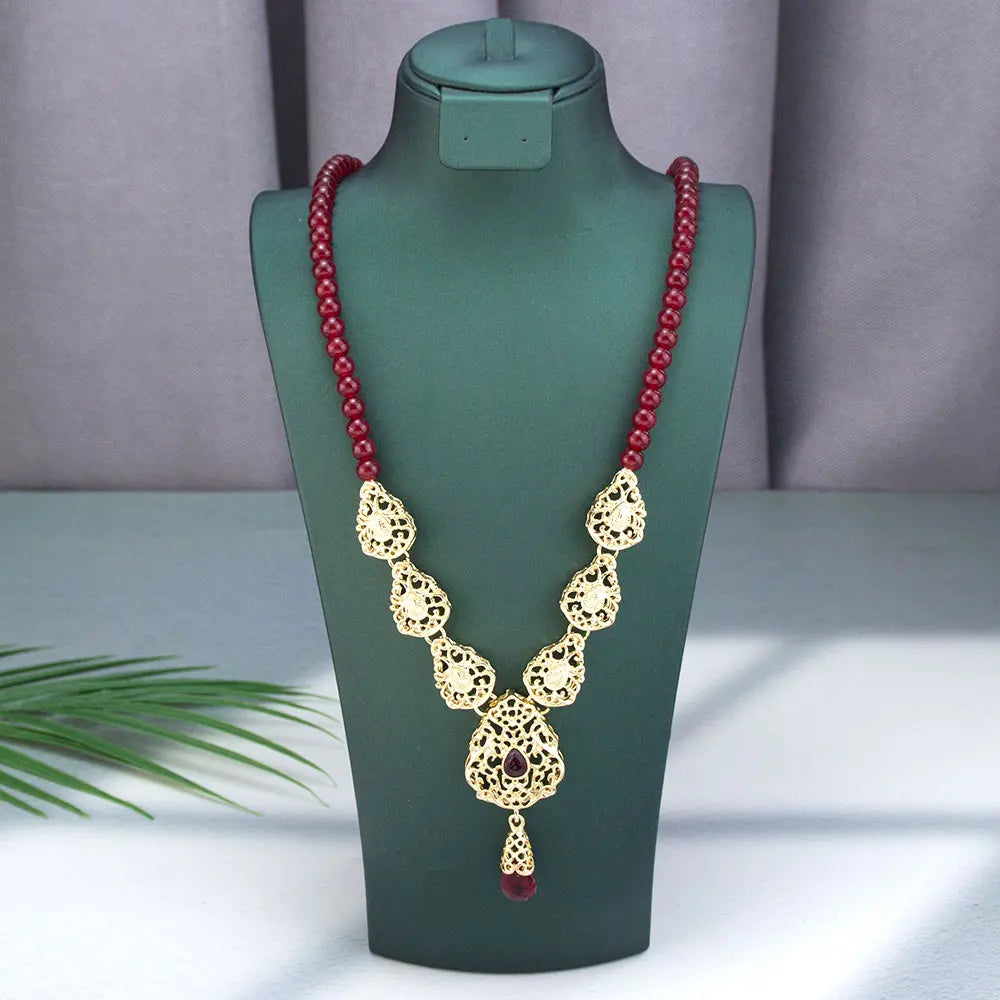 Lange ketting met traditionele rode Arabische huwelijkshanger