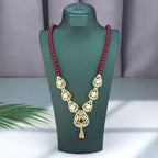 Lange ketting met traditionele rode Arabische huwelijkshanger