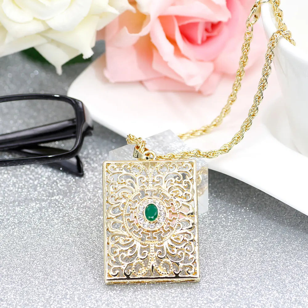 Lange ketting met traditionele Arabische groene hanger